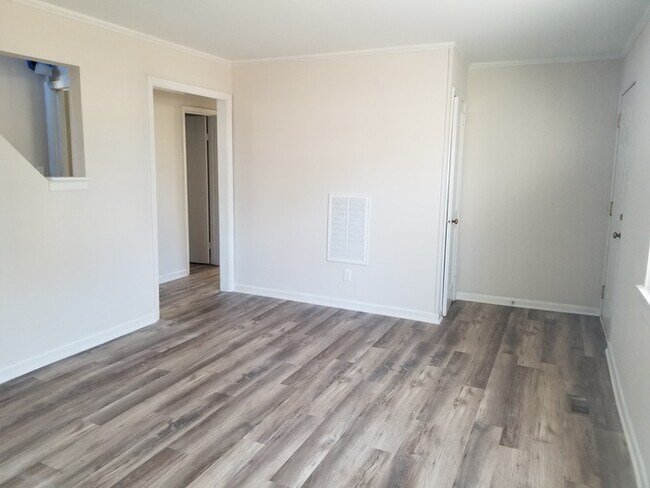 Building Photo - Newly Renovated Cape Cod