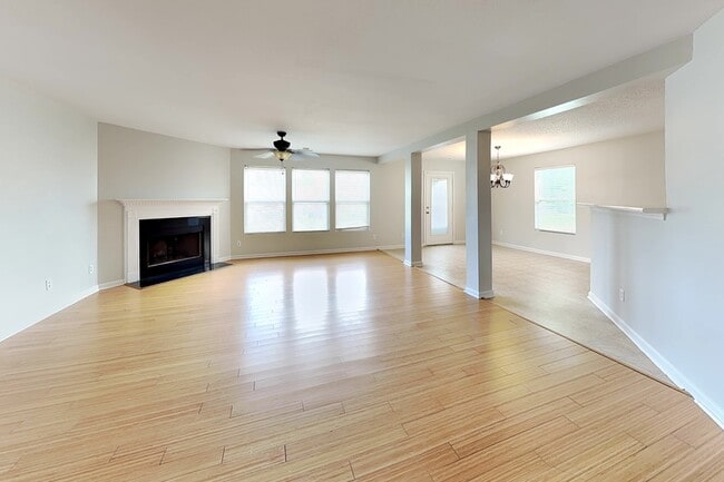 Building Photo - 7030 Maple Park Ln