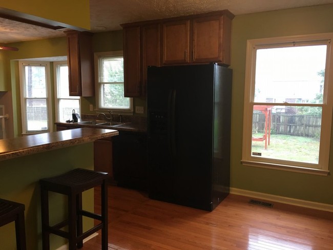 Building Photo - 6213 Streeter Dr