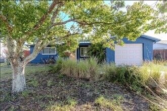 Building Photo - 3628 Holiday Lake Dr