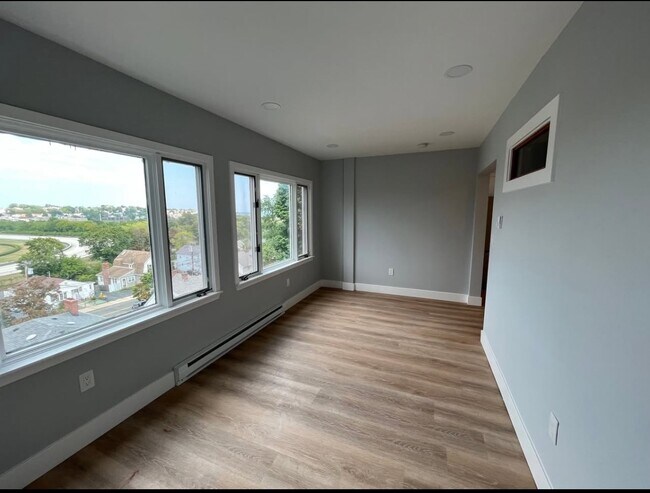 Foto del edificio - 31 Faywood Ave