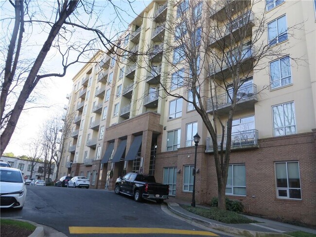 Building Photo - 711 Cosmopolitan Dr NE