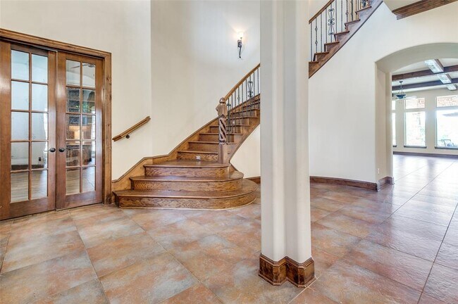 Building Photo - 2613 Round Table Blvd