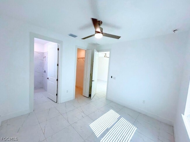 Building Photo - 674 Chemstrand St E