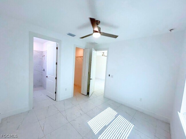 Foto del edificio - 674 Chemstrand St E