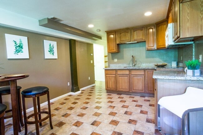 Building Photo - 517 Hanover St