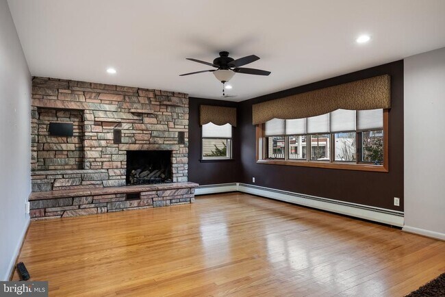 Foto del edificio - 55 E Evesham Rd