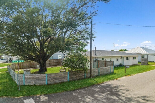 Building Photo - 19909 Alta Vista Dr