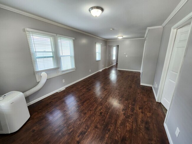 Foto del edificio - 2 bed 1 bath Berkley ranch
