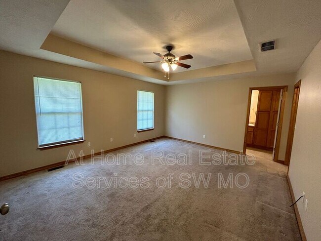 Building Photo - 5504 Bayberry Dr W
