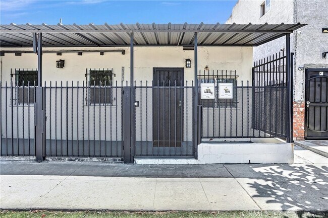 Foto del edificio - 9808 S Central Ave