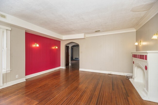 Building Photo - 8226 S Marshfield Ave