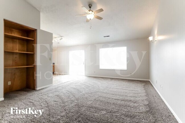 Foto del edificio - 2215 Rolling Oak Dr