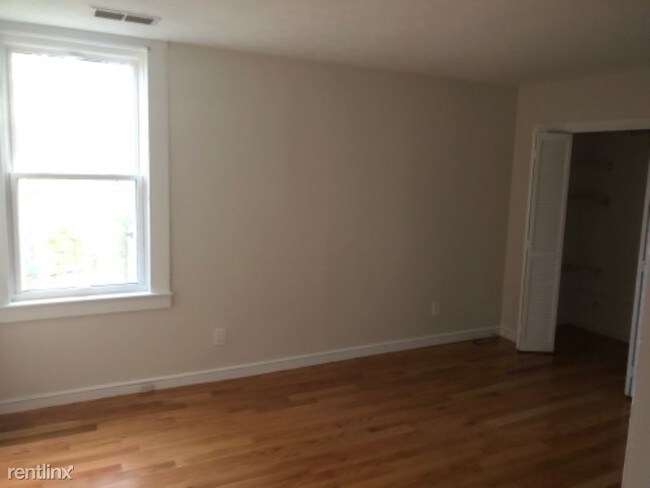 Building Photo - 1 br, 1 bath Apartment - 73 Bank St 4 Unit 4