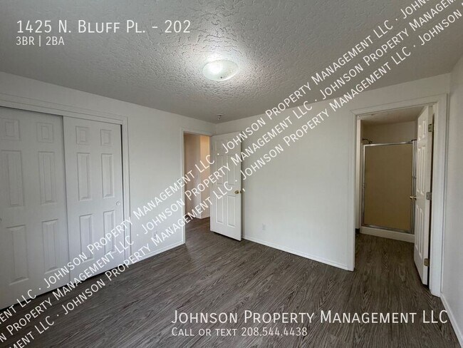 Foto del edificio - 1425 N Bluff Pl