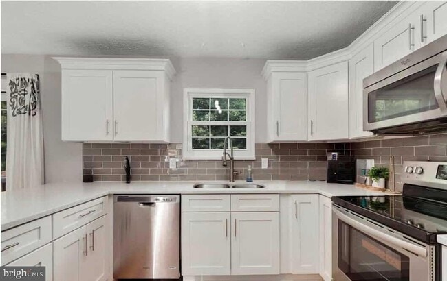 Building Photo - 203 Potomac Hills Dr