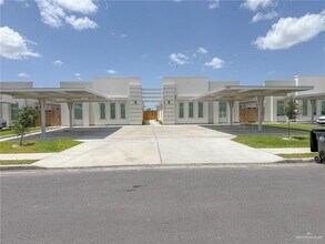 Building Photo - 12 Beverly Ave