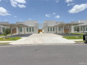 Building Photo - 12 Beverly Ave