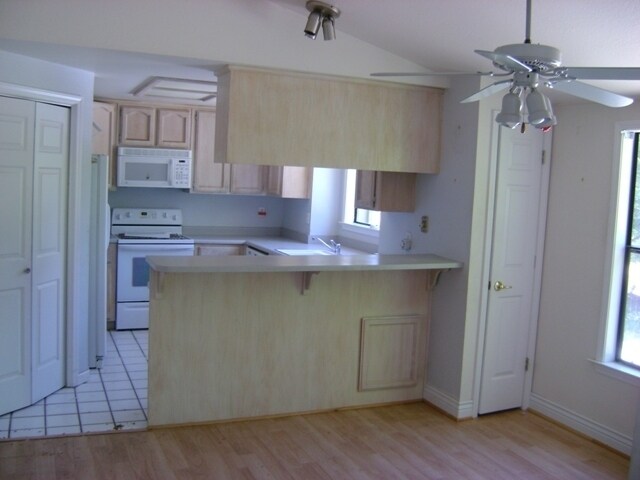 Building Photo - Roseville 3bed/2bath Condo!! www.titanrei.com