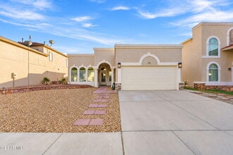 Building Photo - 305 De Palma Pl