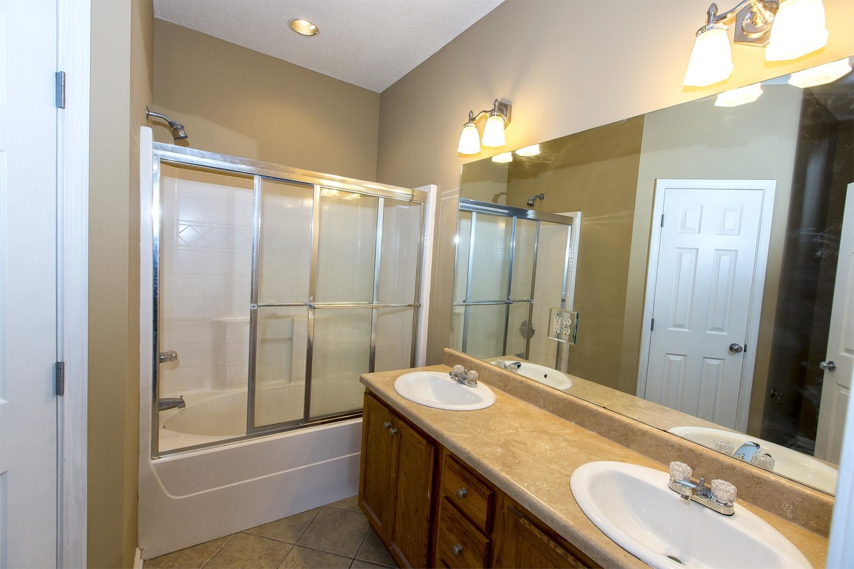 Foto del edificio - 16442 Waterbury Ln