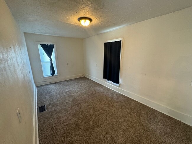 Building Photo - nbr638