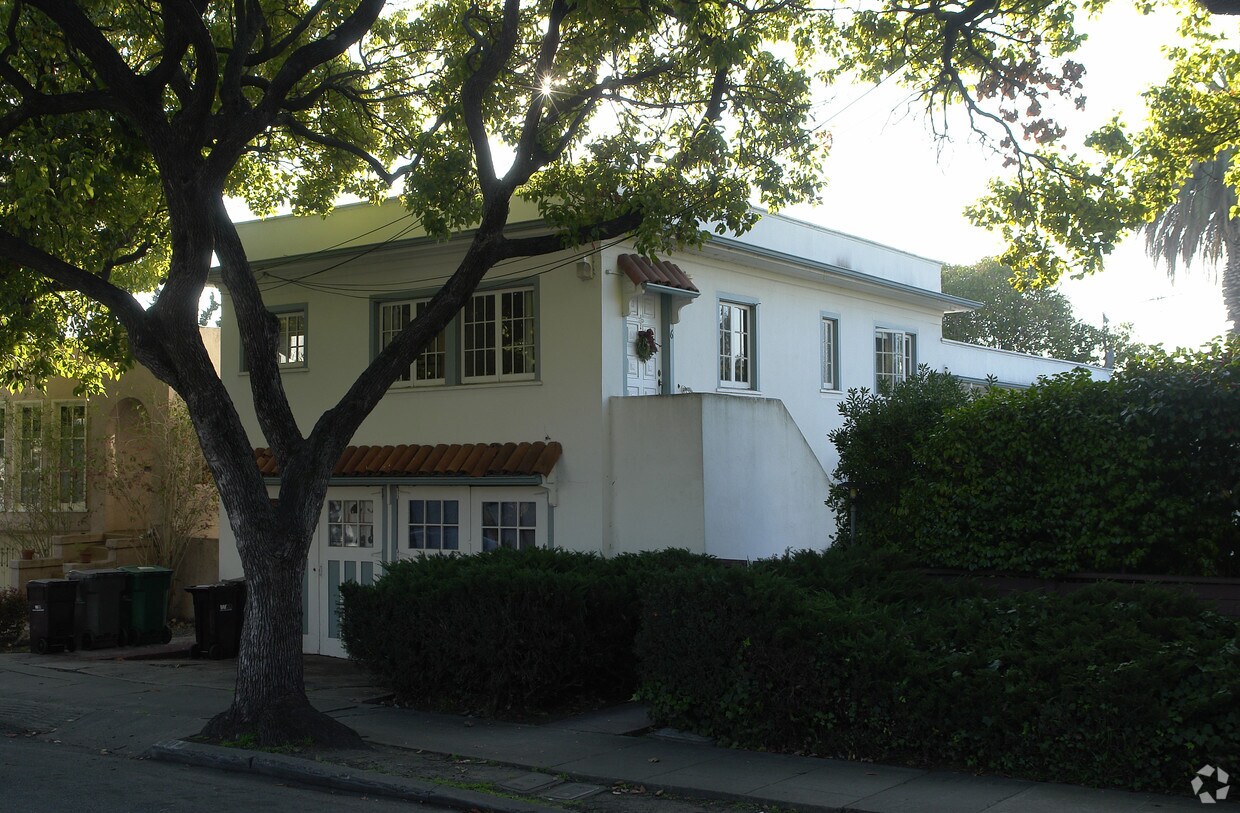 Building Photo - 504 Curtis St