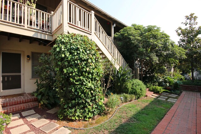 Building Photo - 1745 Grevelia St