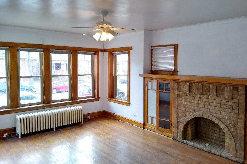 Primary Photo - 5012 W Wellington Ave