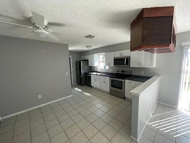 Building Photo - 3325 Caldwell St