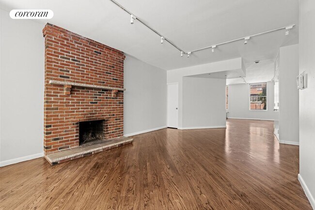 Building Photo - 212 W 15th St