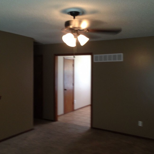 Building Photo - HOME SWEET HOME - MOVE IN READY DUPLEX
