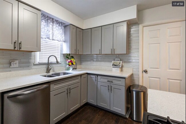 Foto del edificio - 742 Gallion Ave