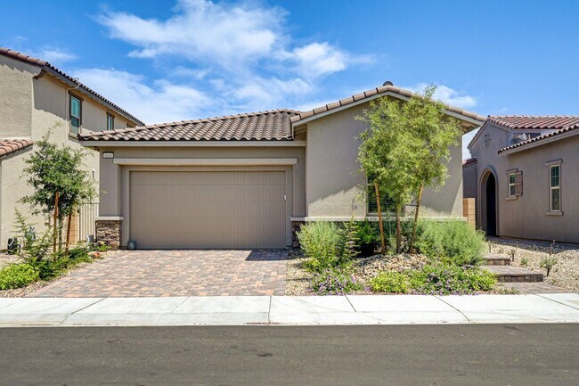 Building Photo - COMFY and NEW 3 Bedroom Home in Skye Canyon!