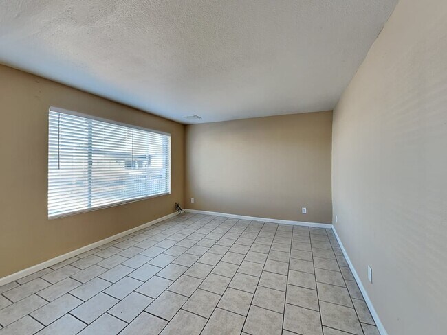 Building Photo - 3007 N 87th Ave