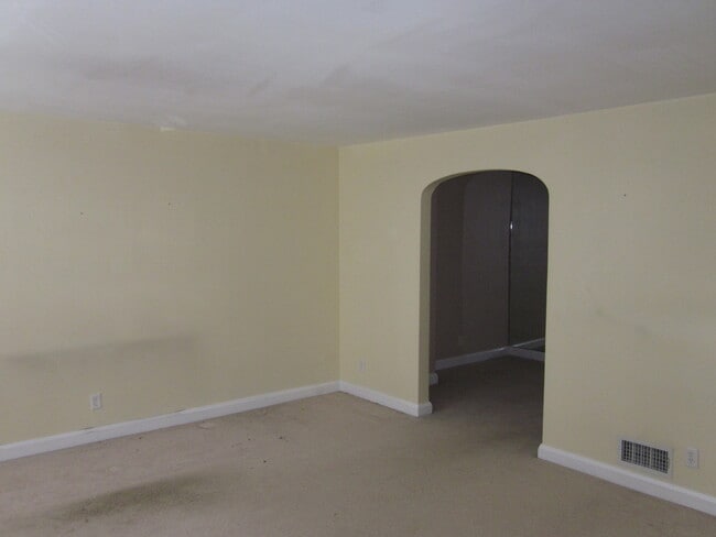 Building Photo - Charming 2 Bedroom/2 Bathroom in Catonsvil...