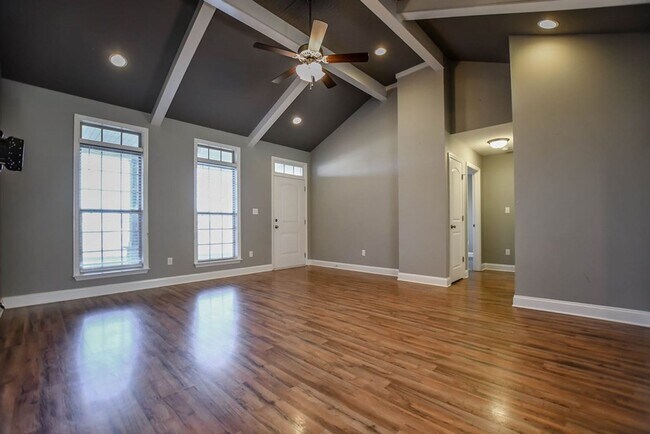 Foto del edificio - Luxurious 3BD/2BA Home with Premium Features in Coveted Cottonwood Neighborhood!