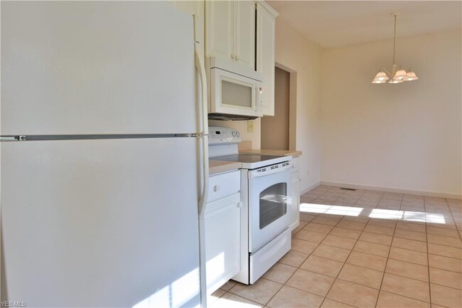 Building Photo - 216 Bayview Dr