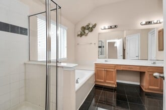 Building Photo - 5206 Laura Lee Ln