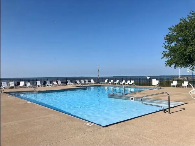 Foto del edificio - 206 W Lakeshore Dr