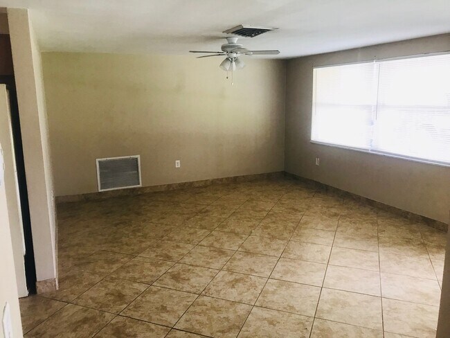Foto del edificio - Beautiful 2 bedroom / 2 bath available now!