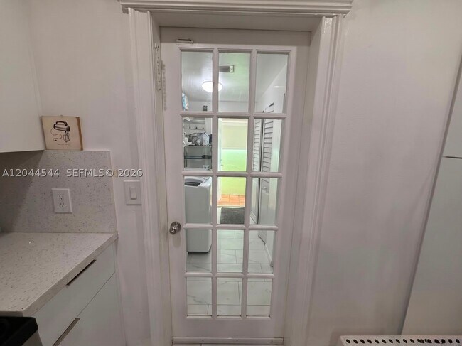 Foto del edificio - 974 SE 1st St