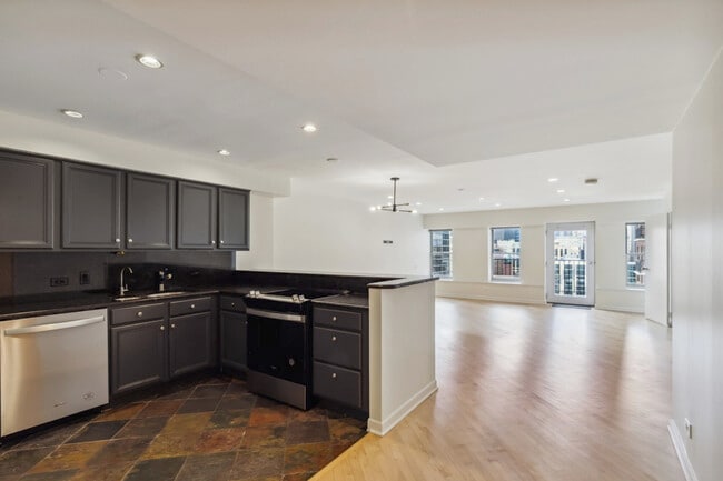 Building Photo - 40 E 9th St