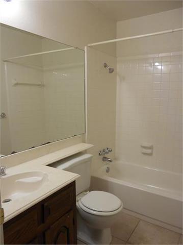 Building Photo - 3315 Kensington Dr