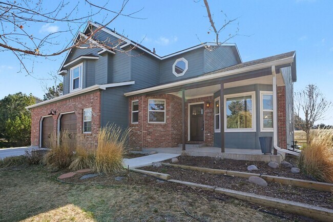 Foto del edificio - Backs to Open Space | Over 4,000 Sq Ft | Updated Kitchen + Solar