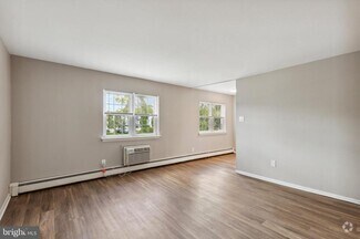 Building Photo - 350 N York Rd