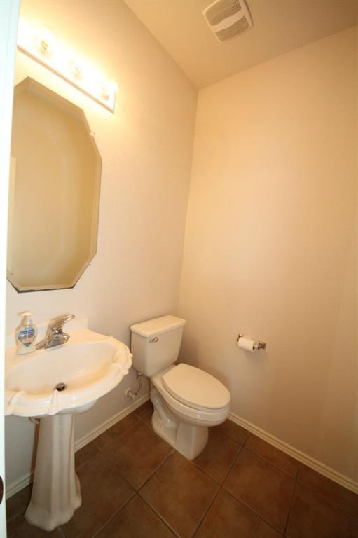 Building Photo - 16100 S Great Oaks Dr
