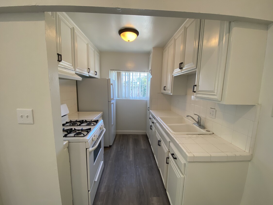 Foto principal - 6551 Woodley Ave
