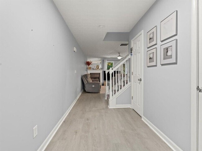Foto del edificio - 4643 Grand Central Pkwy