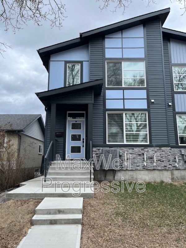 Photo du bâtiment - 12903-1123A 123a St NW